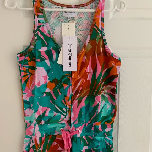 XS JUICY COUTURE
Printed Zip Front Tank Jumpsuit In Tropical Palm Cambo new nwt - Picture 14 of 16